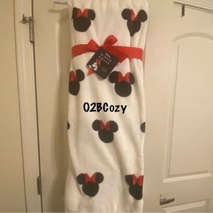 Disney’s Minnie Mouse Plush Throw